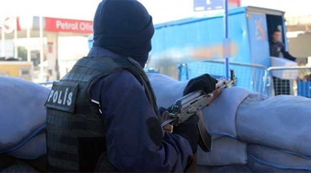 Güvenlik güçlerine saldırı: 3 polis yaralı