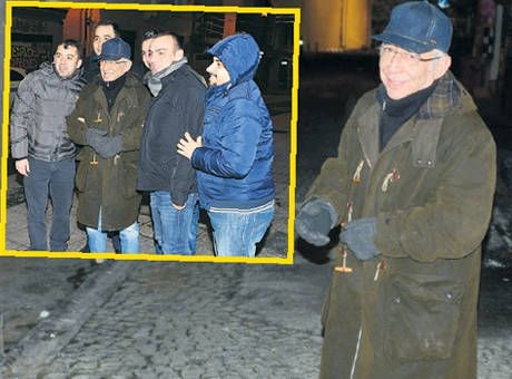 "Hadi oğlum, işiniz yok mu?"