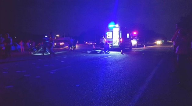 Hafif ticari araç ile motosiklet çarpıştı ölü ve yaralılar var