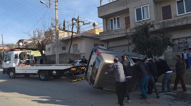 Hafif ticari araç takla attı: 1 yaralı