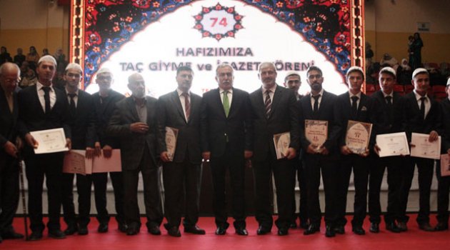 Hafızlar taç taktı