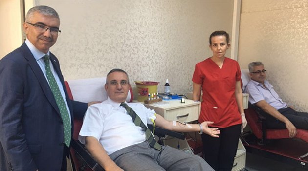 Hakim ve savcılardan Kızılay’a kan ve kurban bağışı