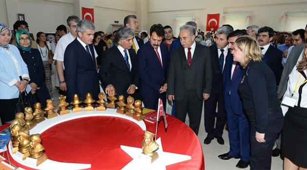 Halk Eğitim Merkezlerinden “Üç Hem Tek Yürek” Yıl Sonu Sergisi