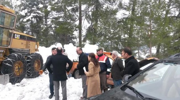 Hamile kadın ile yaşlı çiftin imdadına jandarma yetişti