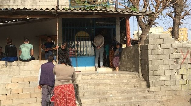 Hamile kardeşini jiletleyip paralarını gasp etti