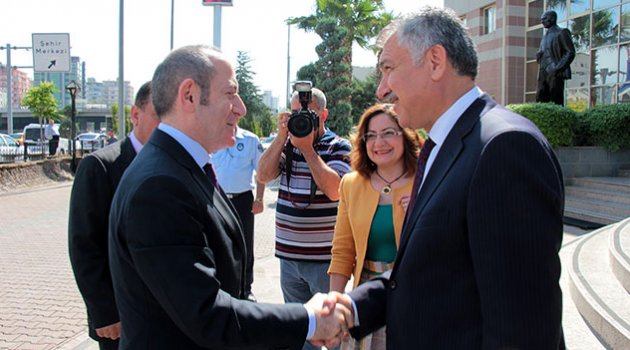 Hamzaçebi’den Karalar’a Övgü
