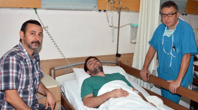 Hasta yakınları doktorun kaburgalarını kırdı