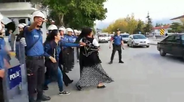 Hasta yakınları ile polis arasında kavga! 3’ü polis 6 yaralı