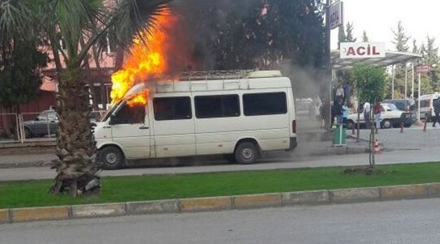 Hasta ziyaretinde araçları alev alev yanınca gözyaşlarına boğuldular