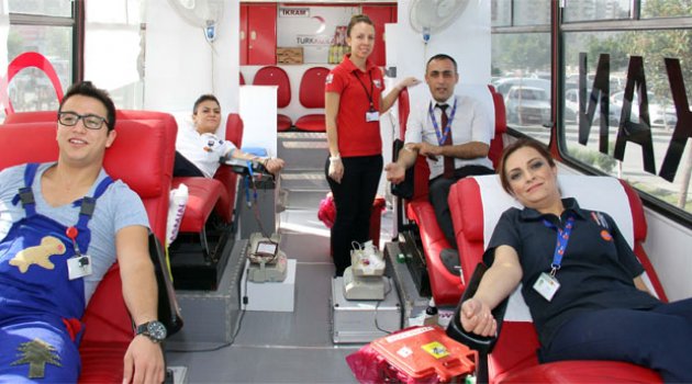 Hastane çalışanlarından Kızılay’a destek