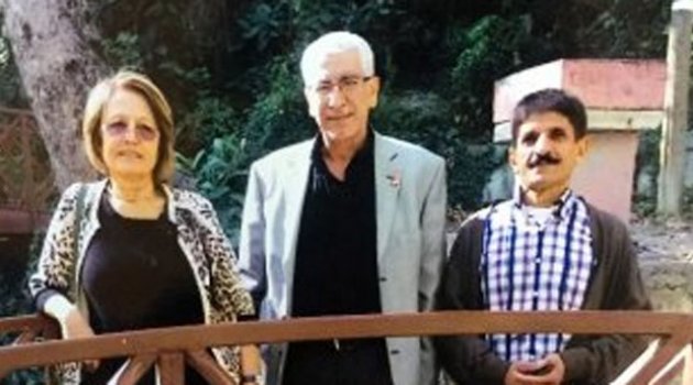 Hastane Kuyruğunda Beklerken 50 Yıl Önceki Öğretmenini Buldu