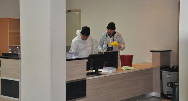 Hastanede bilgisayar patladı: 2 yaralı
