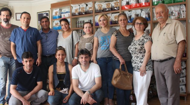 Hayvanseverlere kuru mama bağışı