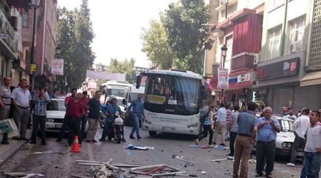 HDP'ye Adana'da bombalı paket: 6 yaralı