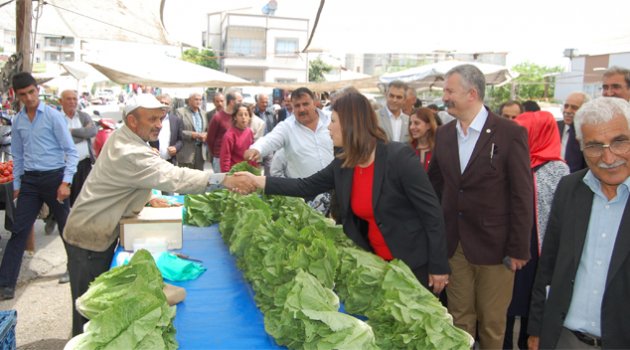 HDP’li adaylar semt pazarını gezdi