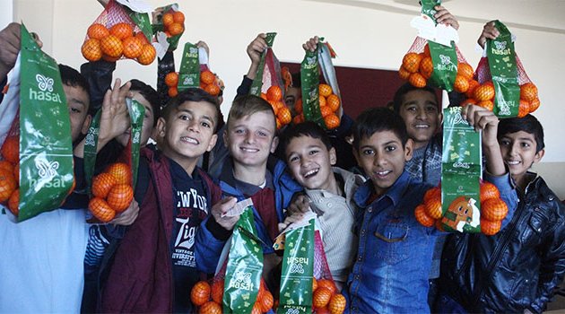 Her hafta bin öğrenciye narenciye dağıtılıyor