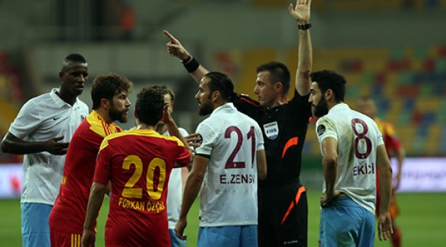 Herkes şaşırdı! Erkan alkış aldı...