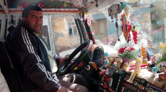 Hiç kullanamadığı arabasını gelin gibi süsledi