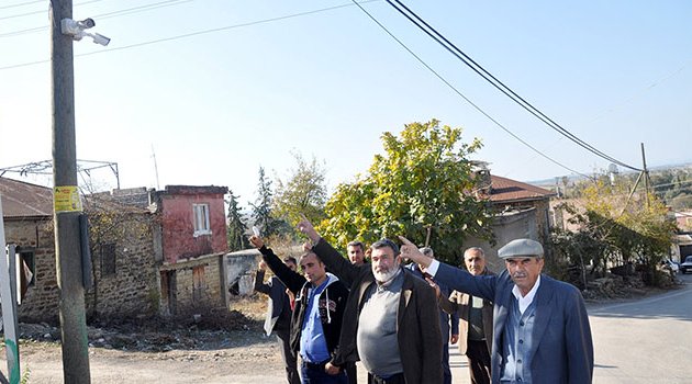 Hırsızlardan bıkan muhtar köye kamera sistemi taktırdı