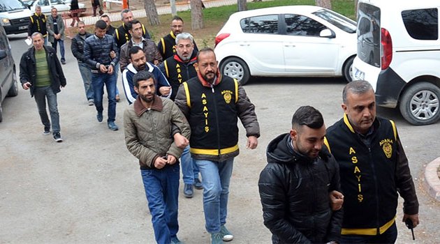 Hükümlüden gazetecilere "çekin bizi etiket edin Adana'ya" çıkışı