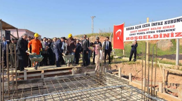 Hükümlüler Şehit Savcı Kiraz anısına yaptırılan Cami için seferber oldu