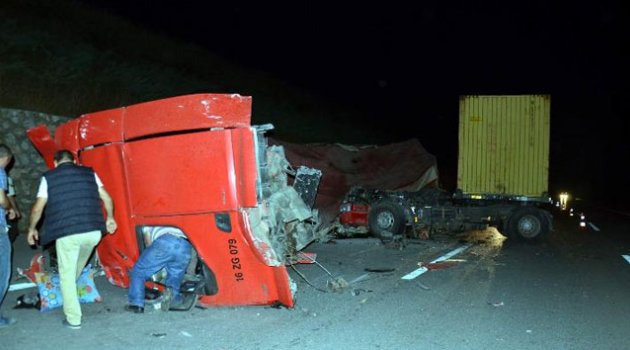 Hurdaya dönen araçlardan sağ çıktılar