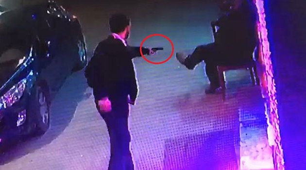 Husumetli olduğu şahsı sokak ortasında vurdu
