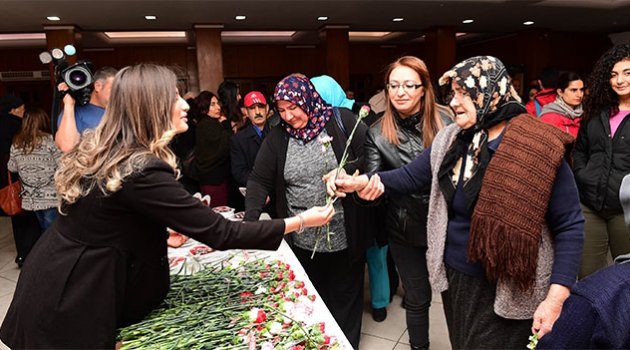 Huzurevi sakinleri Sevgililer Günü’nde tiyatro keyfi yaşadı