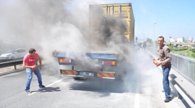 İbretlik olay ! Yalnızca iki sürücü durdu