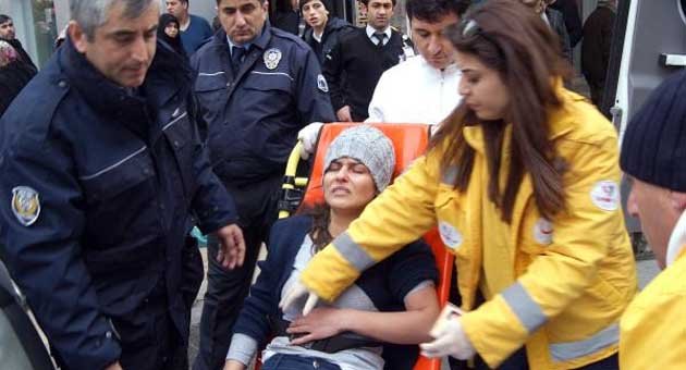 İcralık olan kadın öğretmen bankada kendini bıçakladı