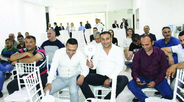 İhale ile aynı anda 100 otomobil sattılar