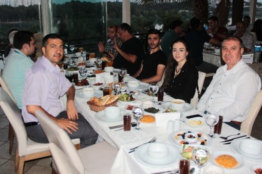 İhlas Gazetecilik, Müşteri Ve Çalışanlarını İftarda Buluşturdu