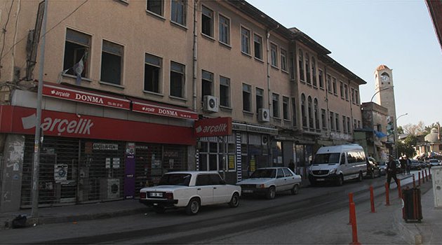 İki cami arasında rakı içilmez diye festivali basmışlar