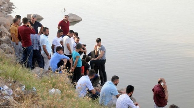 İki çocuk girdikleri nehirde boğuldu
