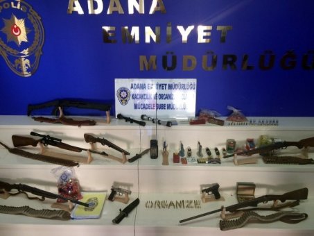 İki evi de cephanelik çıktı