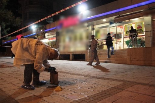 İki markete el yapımı patlayıcı madde atıldı