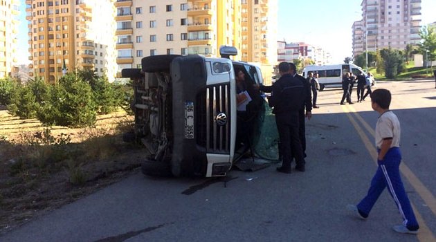 İki öğrenci servisi çarpıştı! Yaralılar var