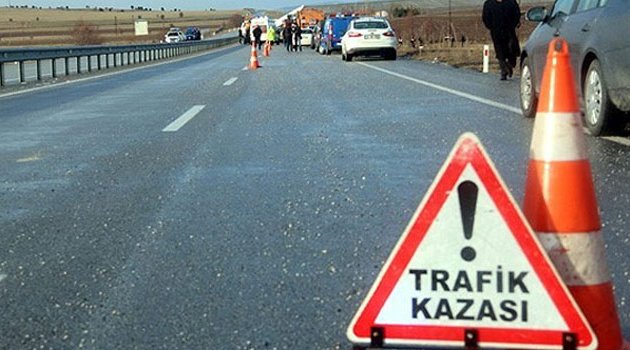 İki otomobil çarpıştı! 1 ölü 4 yaralı var