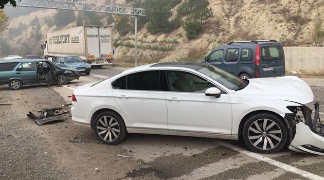 İki otomobil çarpıştı! Yaralılar var