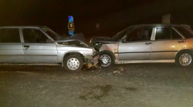 İki otomobil kafa kafaya çarpıştı: 7 yaralı