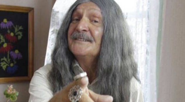 İki saatte Barış Manço oldu