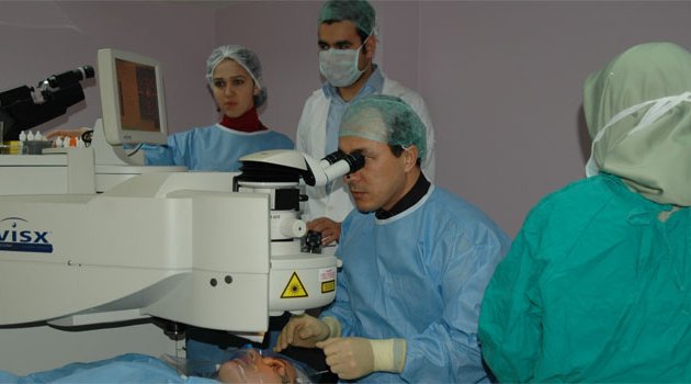 "İlasik" lazer yöntemiyle gözlük kullanmaya son