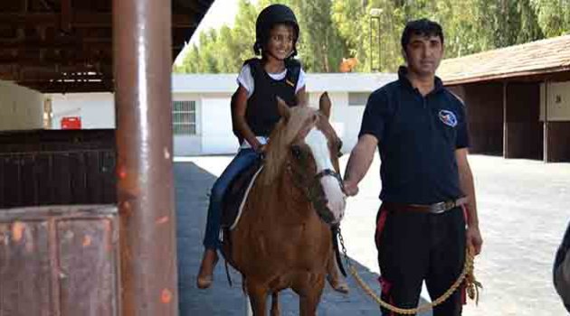 İlk kez ata bindiler