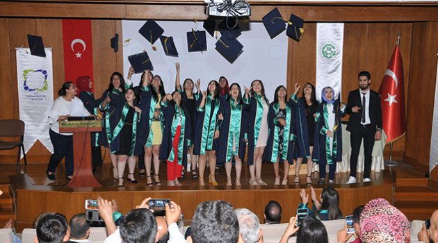 İlk mezunlarını uğurladılar