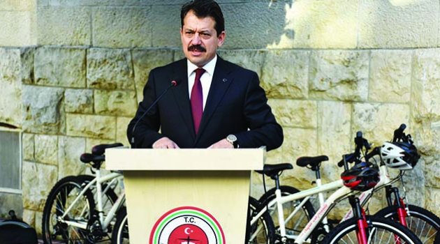 İlk yardım elçisi adliyecilere bisiklet