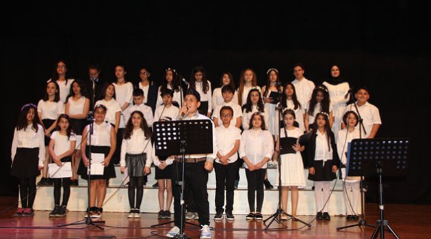 ‘İlk Yaz Akşamları’ öğrencileri coşturdu