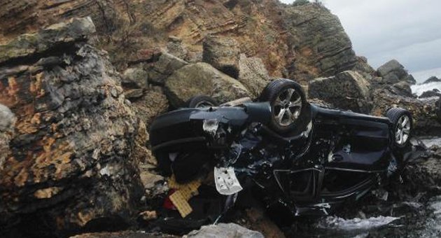 İndiği otomobili birkaç saniye sonra uçuruma düştü