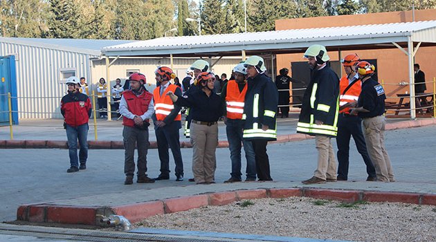 İngiliz Bakan, kurtarma ve yangın tatbikatı izledi
