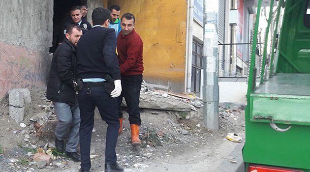 İnşaat işçileri metruk bir binada ceset buldu