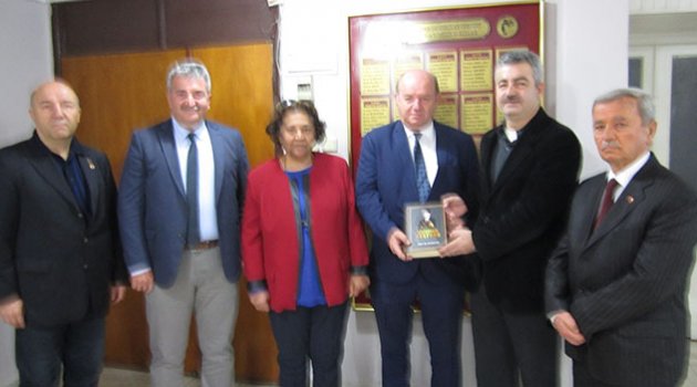 “İnsanlar Atatürk’e aç”
